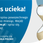 Na grafice jest napis: Do końca spisu powszechnego został tylko miesiąc. Wejdź na spis.gov.pl i spisz się. Nie zwlekaj! Poniżej umieszczone są cztery małe koła ze znakami dodawania, odejmowania, mnożenia i dzielenia, obok nich napis: Liczymy się dla Polski! Po prawej stronie grafiki widać klepsydrę z przesypującym się piaskiem. Poniżej jest logotyp spisu: dwa nachodzące na siebie pionowo koła, GUS, pionowa kreska, Narodowy Spis Powszechny Ludności i Mieszkań 2021